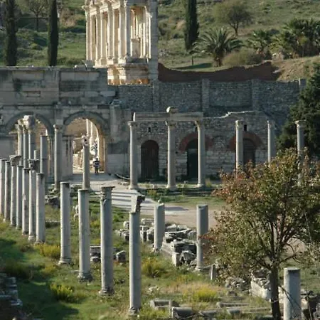 בית הארחה Ephesus Hillside